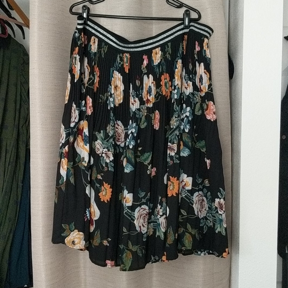 Ava & Viv Dresses & Skirts - 3x floral skirt
